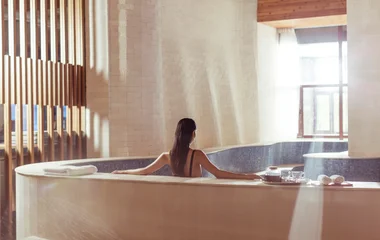 Mulher no resort do Club Med Beidahu.