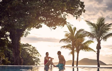 Amigos sendo servidos