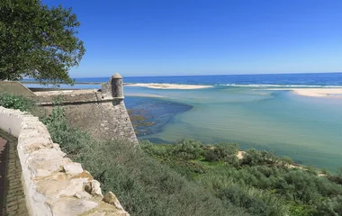 Vista do litoral de Algarve.