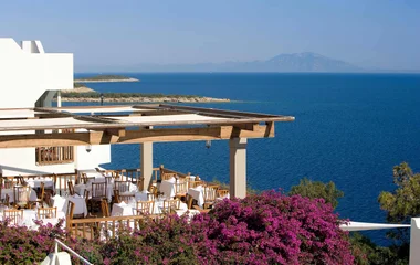 visa de sacada de restaurante frente ao mar