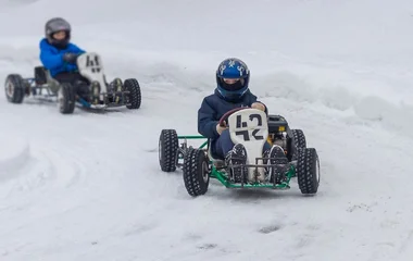 Pessoa no kart na neve