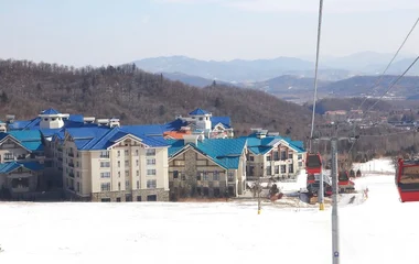 Teleférico em direção ao Club Med Yabuli.