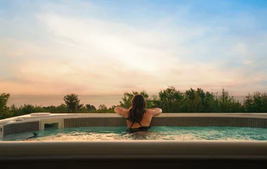 Swimming pool & Jacuzzi