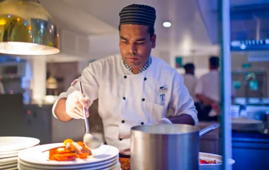 8 PM - Unforgettable "last diner of the year"