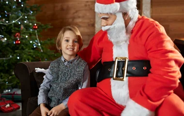 4: 30 PM - Visit of Santa in the resorts