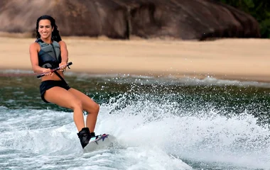 สกีน้ำและเวคบอร์ดที่คลับเมด