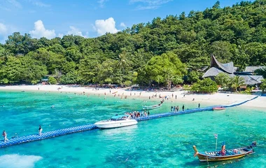 Banana Beach เกาะเฮ