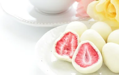 Rokkatei สตรอว์เบอร์รีเคลือบไวท์ช็อกโกแลต