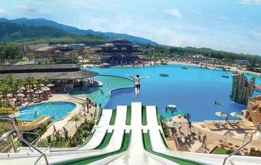 club med pool, child