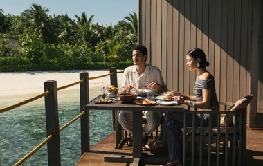 couples in the maldives