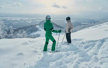 skiing in japan