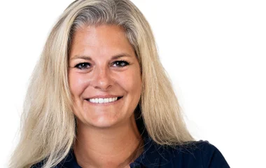 Sandy, Travel agency manager