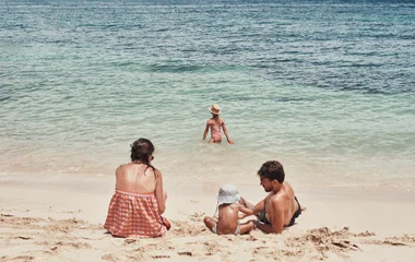 famille plage martinique