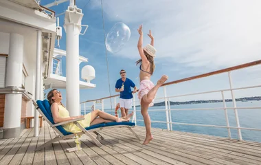 Três pessoas se divertindo no Club Med 2.