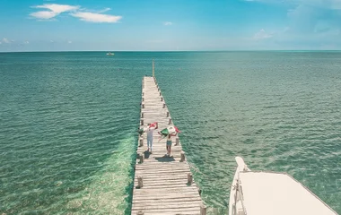 Porche au bord de l'eau