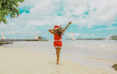 christmas present girl and her mother