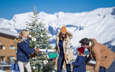 Noel au ski sapin cadeau famille