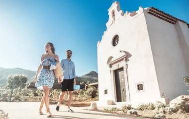 Couple à Cefalu en Italie