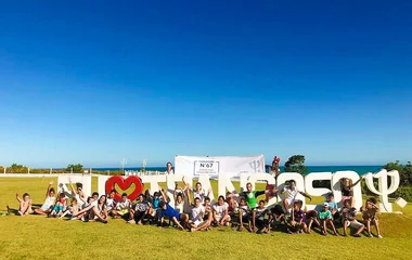 fondation club med photo de groupe enfants et accompagnateurs