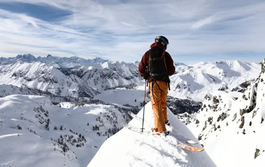 Als Erste auf die Pisten