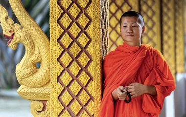 Jeune moine bouddhiste lors d'un voyage au Laos