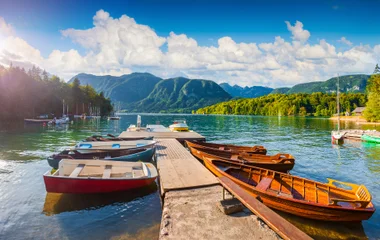 Barque sur un lac en Slovénie