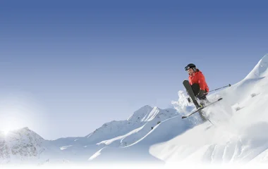 família em uma pista de esqui