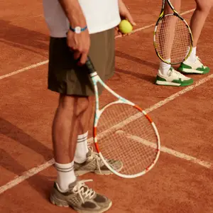 personas jugando tennis