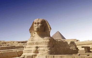 Sphinx et pyramide