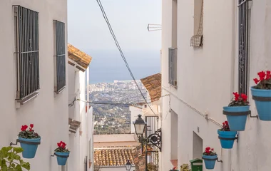femme rue marbella