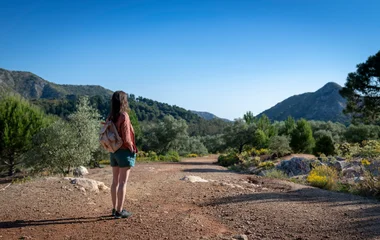femme bord de l'eau marbella club med