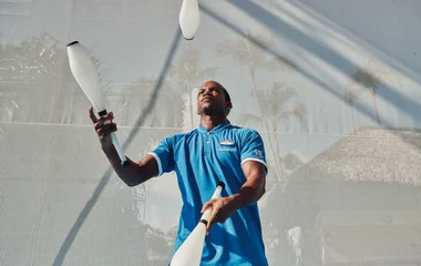 circus juggler club med