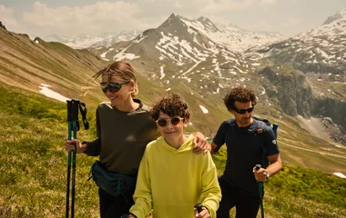 randonnée en couple dans les Alpes
