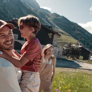 Famille à la montagne