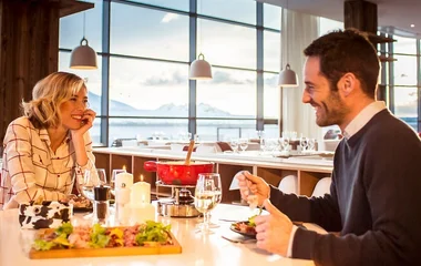 couple repas a la montagne