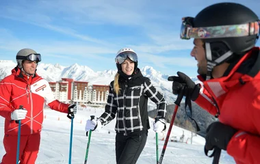 couple ski avec un moniteur de l'esf