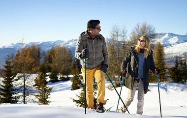 couple raquette montagne