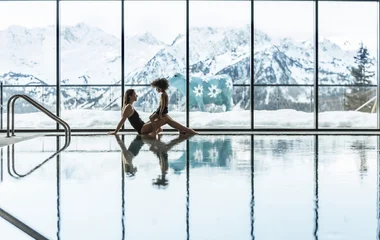 Piscine la rosiere mère et son fils