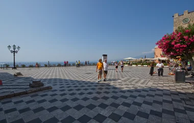 la Piazza IX Aprile à Taormine
