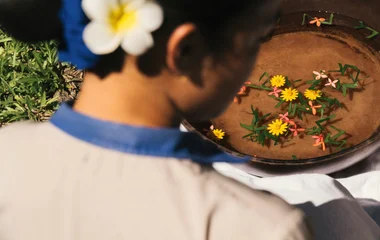 Club Med snowboarding lesson: A group of participants enjoying an instructive class on the slopes