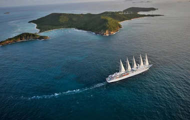 cruise in the sea