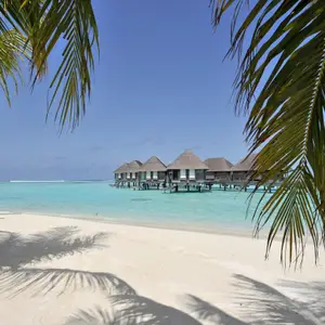 Maldivler su üstü villaları