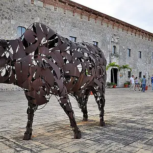 Scultura del toro a Santo Domingo