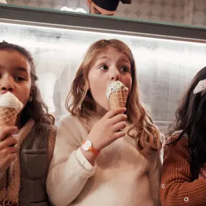kids eating ice cream on holiday