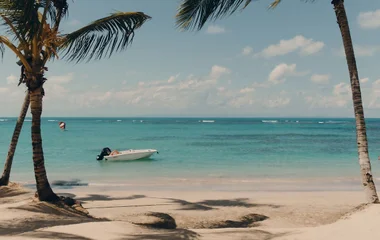 Explore Playa Bahia de las Águilas