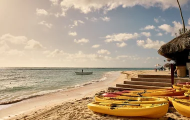Explore Playa Frontón