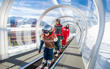 kayak tunel liftte cocuklar