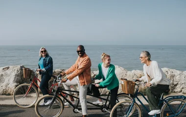 Familie am radfahren