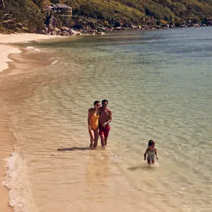 Familienferien am Strand auf den Seychellen