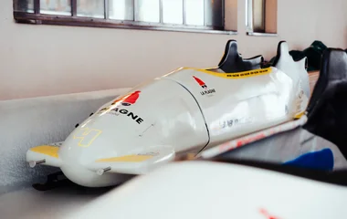 Carro de bobsled na pista olímpica de La Plagne, uma das atividades além do esqui no Paradiski.